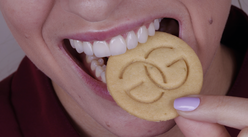 Sorrisos Renovados: Como a Tecnologia e as Facetas de Porcelana estão Transformando a Odontologia