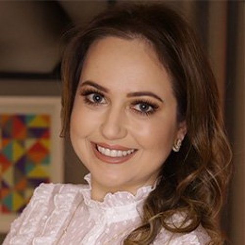 Dra. Daniela Fontes Araujo